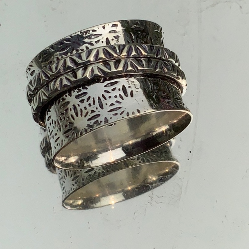 BOUTIQUE 925 STERLING SILVER SPINNER RING, SIZE 8